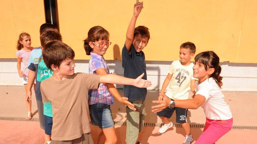 <i>Juegos en un recreo. / ONCE.</i> <i>Juegos en un recreo. / ONCE.</i>