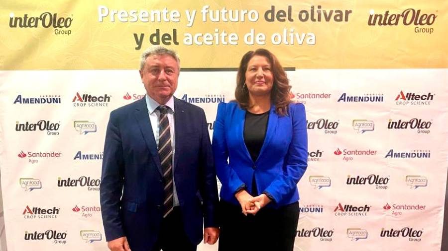 <i>Juan Gadeo y Carmen Crespo.</i> <i>Juan Gadeo y Carmen Crespo.</i>