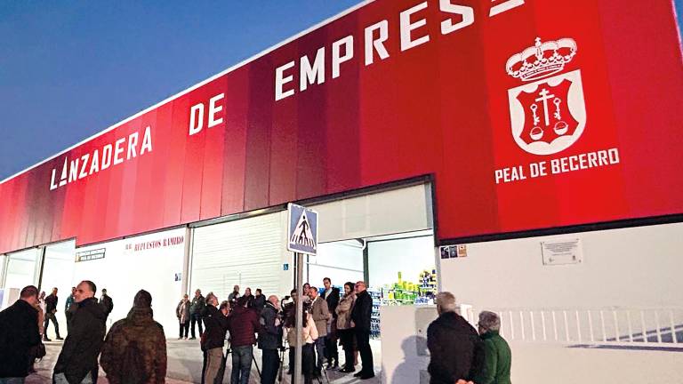 Apuesta por la industrialización desde Peal de Becerro Apuesta por la industrialización desde Peal de Becerro