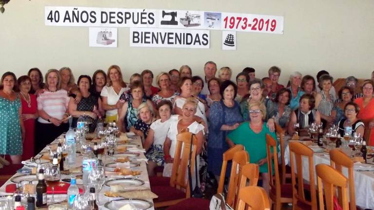 Reunión de antiguos compañeros Reunión de antiguos compañeros
