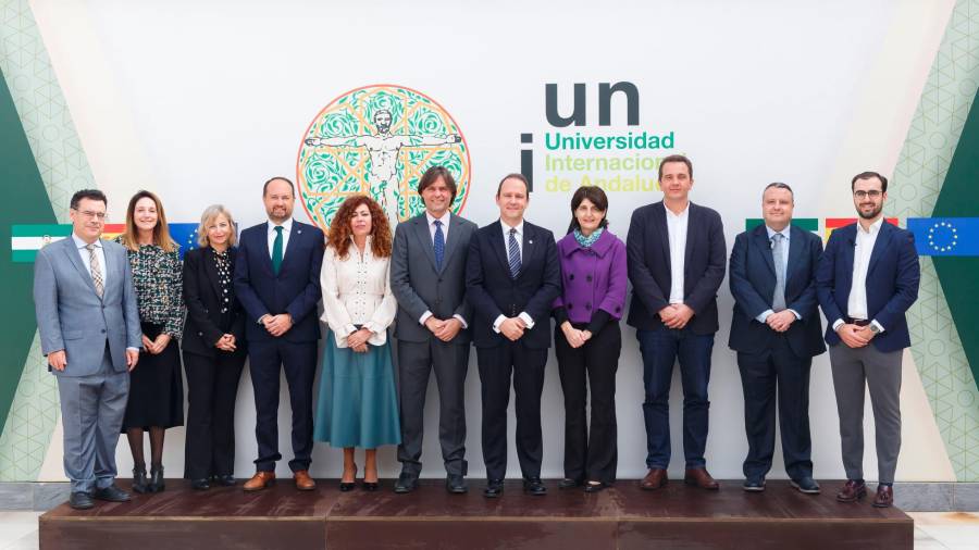 <i>Integranates de la mesa presidencial y ponentes. / UNIA.</i> <i>Integranates de la mesa presidencial y ponentes. / UNIA.</i>