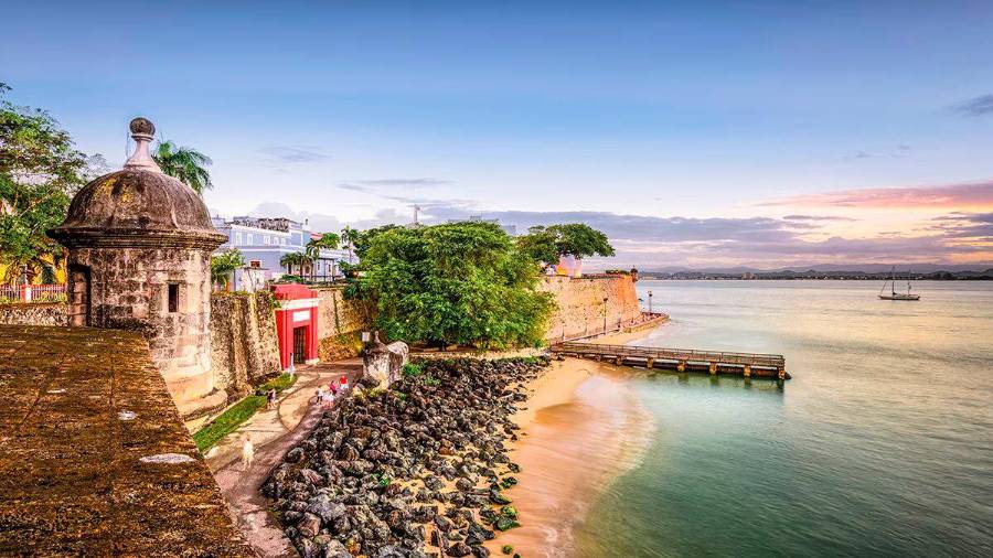 <i>San Juan, costa del Caribe de Puerto Rico. </i> <i>San Juan, costa del Caribe de Puerto Rico. </i>