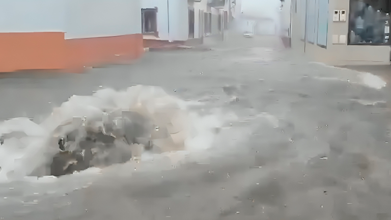 Las lluvias provocan inundaciones en Bollullos (Huelva), que activa el plan de emergencias Las lluvias provocan inundaciones en Bollullos (Huelva), que activa el plan de emergencias