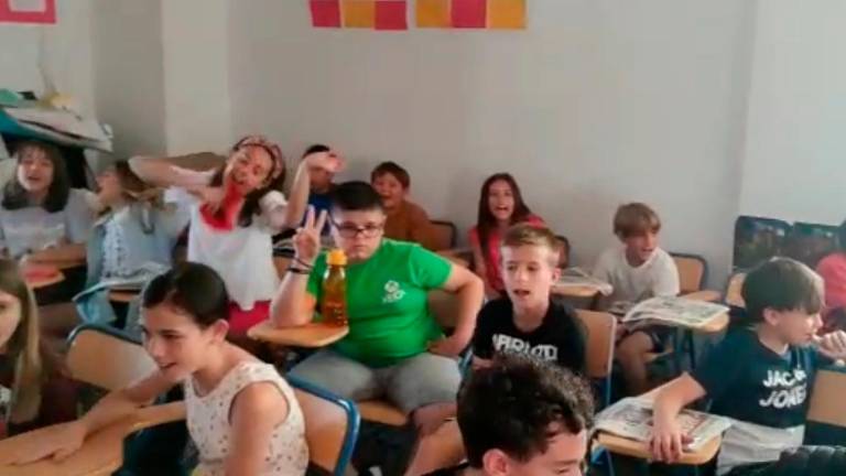 Primaria del colegio Gloria Fuertes canta ‘Despechá’ Primaria del colegio Gloria Fuertes canta ‘Despechá’