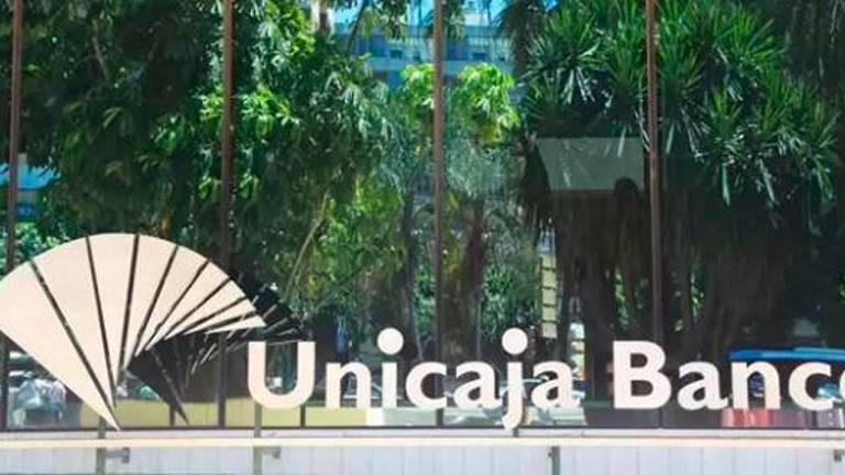 Unicaja y Liberbank confirman contactos preliminares para una posible fusión Unicaja y Liberbank confirman contactos preliminares para una posible fusión