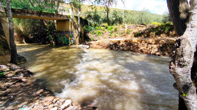 ¡Vaya fuerza lleva el río Frío por Los Cañones! ¡Vaya fuerza lleva el río Frío por Los Cañones!