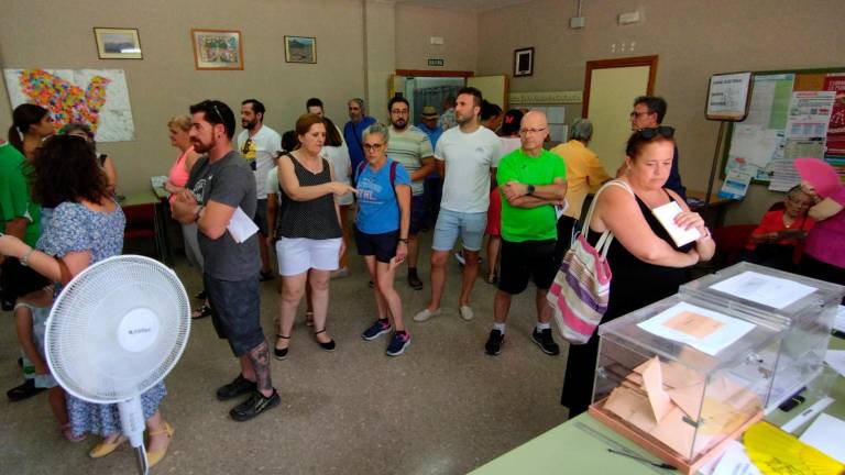 Izquierda, izquierda, derecha, derecha... La yenka política de Jaén Izquierda, izquierda, derecha, derecha... La yenka política de Jaén