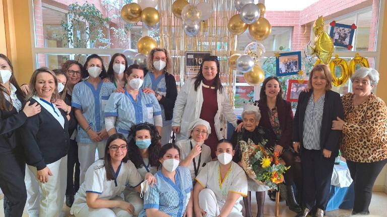 Blasa Martín cumple un siglo de vida rodeada de su gente en La Carolina Blasa Martín cumple un siglo de vida rodeada de su gente en La Carolina