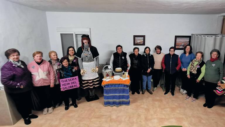 Hoya del Salobral se enorgullece de su quesera, bordada por “manos de mujeres” Hoya del Salobral se enorgullece de su quesera, bordada por “manos de mujeres”