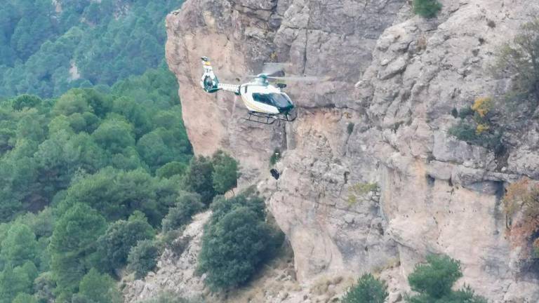 Rescate de los cuerpos de la pareja fallecida en el avión ultraligero en Navalperal Rescate de los cuerpos de la pareja fallecida en el avión ultraligero en Navalperal