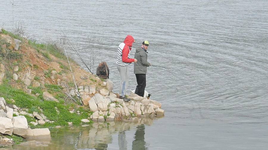 <b>VÍBORAS.</b><i> Pesca deportiva en el pantano.</i> $!<b>VÍBORAS.</b><i> Pesca deportiva en el pantano.</i>