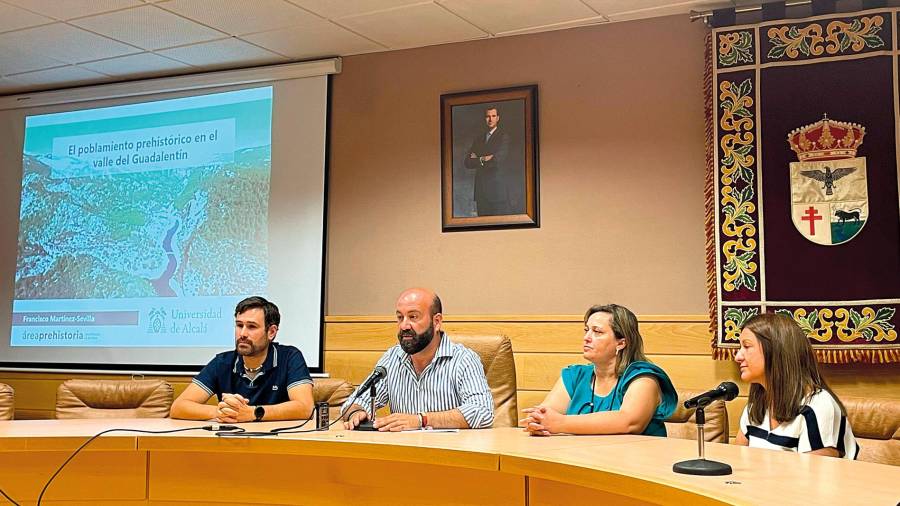 <i>Francisco Martínez-Sevilla, Iván Cruz, Sandra Coronado y María del Carmen Marín, durante la exposición del trabajo de investigación. / Judit Laguna / Diario JAÉN.</i> <i>Francisco Martínez-Sevilla, Iván Cruz, Sandra Coronado y María del Carmen Marín, durante la exposición del trabajo de investigación. / Judit Laguna / Diario JAÉN.</i>