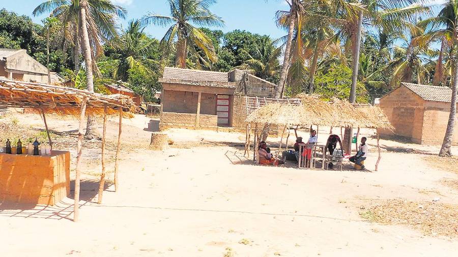 <i>Edificios de Nacala, con techumbres al aire libre que resguardan del sol.</i> <i>Edificios de Nacala, con techumbres al aire libre que resguardan del sol.</i>