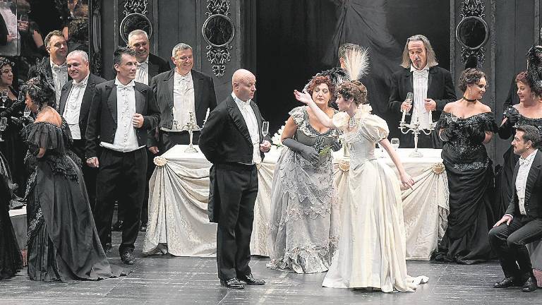 “La Traviata” de Verdi luce en el Teatro Infanta Leonor “La Traviata” de Verdi luce en el Teatro Infanta Leonor