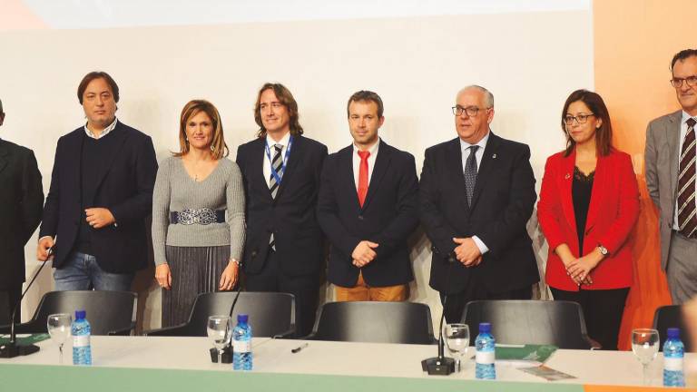Sesión pionera en implantes de un equipo internacional Sesión pionera en implantes de un equipo internacional