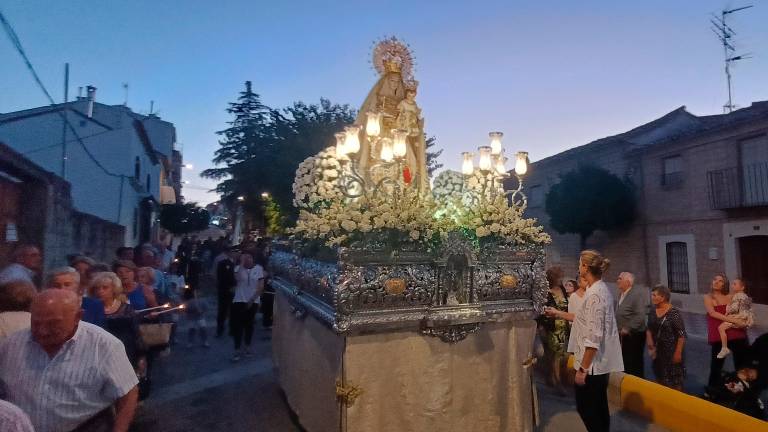 Vivas repletos de esperanza y amor fraterno a la patrona de Villacarrillo Vivas repletos de esperanza y amor fraterno a la patrona de Villacarrillo