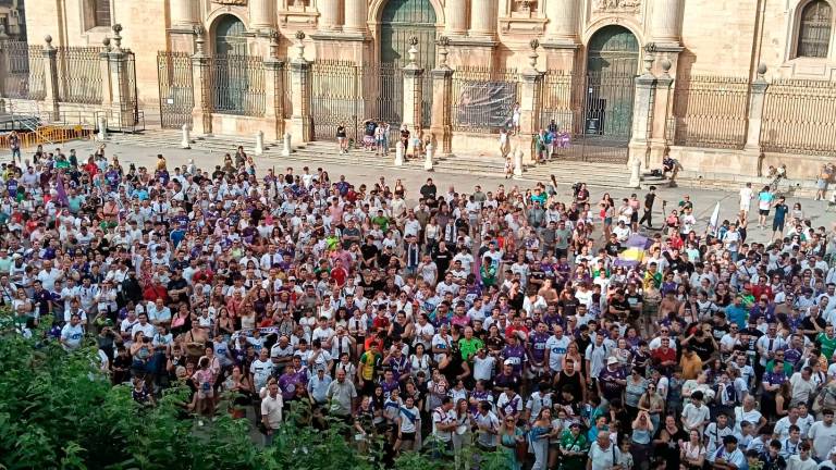 El Real Jaén celebra con una afición desatada el ascenso a Segunda Federación El Real Jaén celebra con una afición desatada el ascenso a Segunda Federación