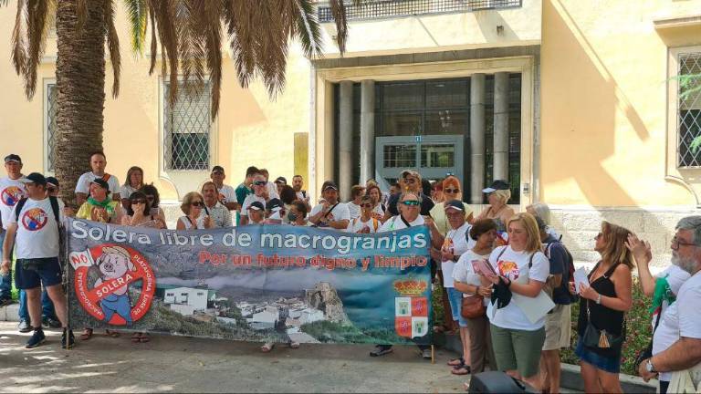 Victoria para el pueblo de Solera: adiós a la macrogranja por ahora Victoria para el pueblo de Solera: adiós a la macrogranja por ahora