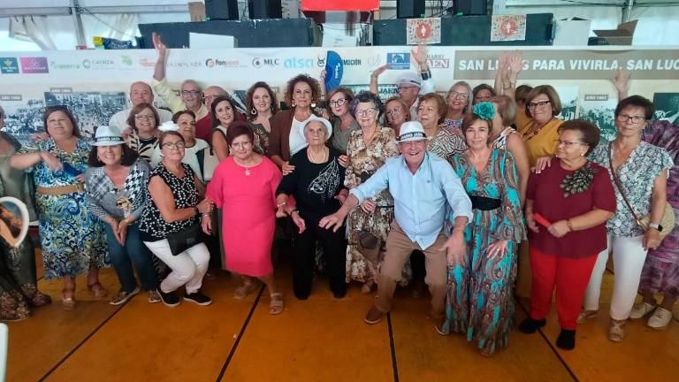 Así bailan un pasodoble Irma Soriano y su madre en la caseta de Diario JAÉN Así bailan un pasodoble Irma Soriano y su madre en la caseta de Diario JAÉN