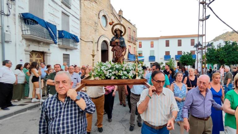 Carchelejo pone fin a sus fiestas con la tradicional procesión en honor a San Roque Carchelejo pone fin a sus fiestas con la tradicional procesión en honor a San Roque