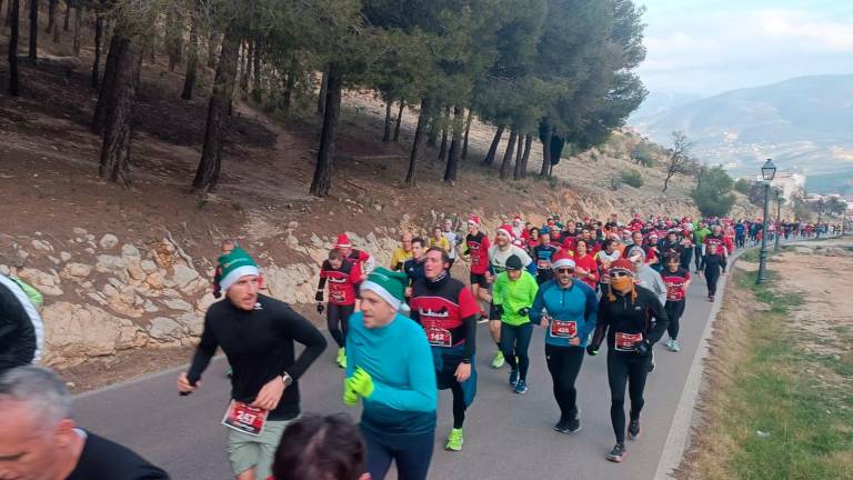 Tropel de corredores por una buena causa en la Subida a Santa Catalina Tropel de corredores por una buena causa en la Subida a Santa Catalina