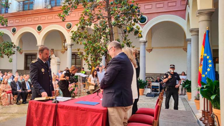 Rafael Domingo toma posesión como Jefe de la Policía Local de Granada Rafael Domingo toma posesión como Jefe de la Policía Local de Granada