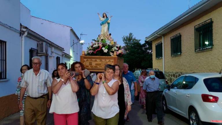 Bonache: brillantes imágenes que deja la procesión de la Virgen de la Asunción Bonache: brillantes imágenes que deja la procesión de la Virgen de la Asunción