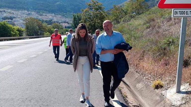El PSOE reprocha a la Junta que los cazorleños estén “jugándose la vida” para recibir atención primaria El PSOE reprocha a la Junta que los cazorleños estén “jugándose la vida” para recibir atención primaria