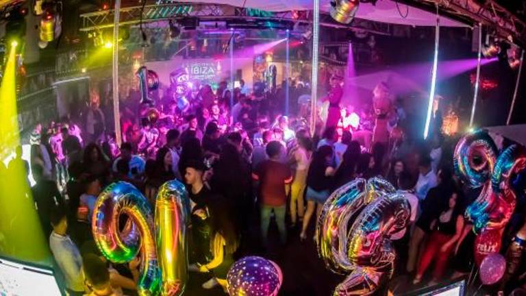 Murcia prohibe el ocio nocturno en locales cerrados Murcia prohibe el ocio nocturno en locales cerrados