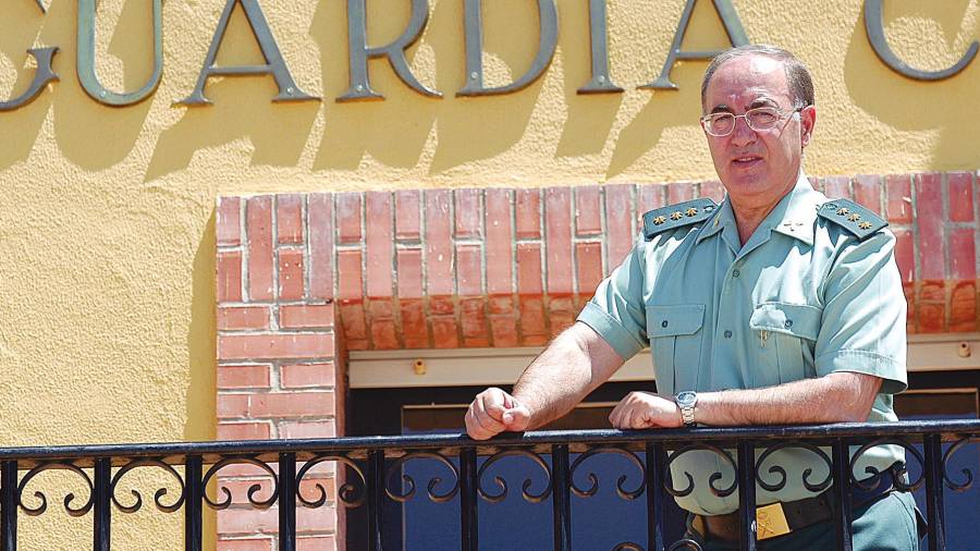 <i><b>AÑO 2004.</b></i><i> José Fernández dirigio la Academia de Guardias de la Guardia Civil de Baeza, manantial de la Benemérita española, dándole un toque humanista a una formación tan militar.</i> <i><b>AÑO 2004.</b></i><i> José Fernández dirigio la Academia de Guardias de la Guardia Civil de Baeza, manantial de la Benemérita española, dándole un toque humanista a una formación tan militar.</i>