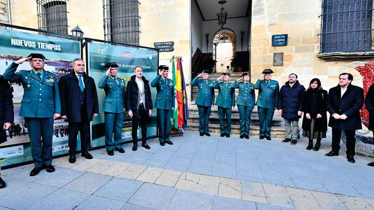 Cuarenta años de amor a la patria Cuarenta años de amor a la patria