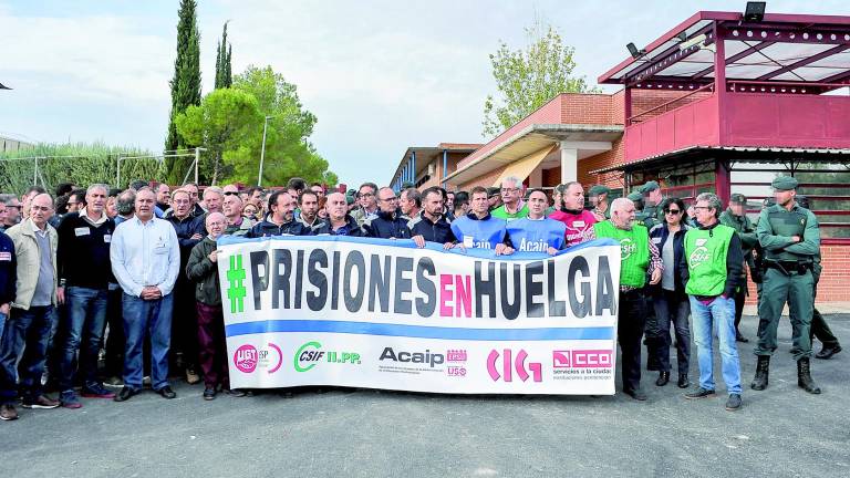 “Motín” de funcionarios de prisión “Motín” de funcionarios de prisión