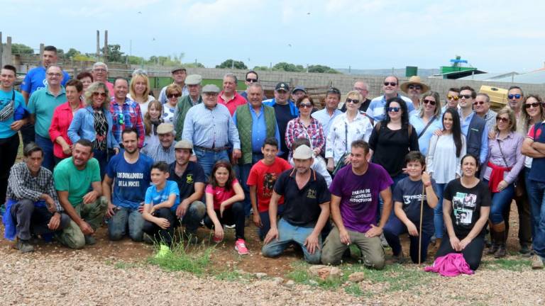 Convivencia entre taurinos villanovenses de “K-hito” Convivencia entre taurinos villanovenses de “K-hito”