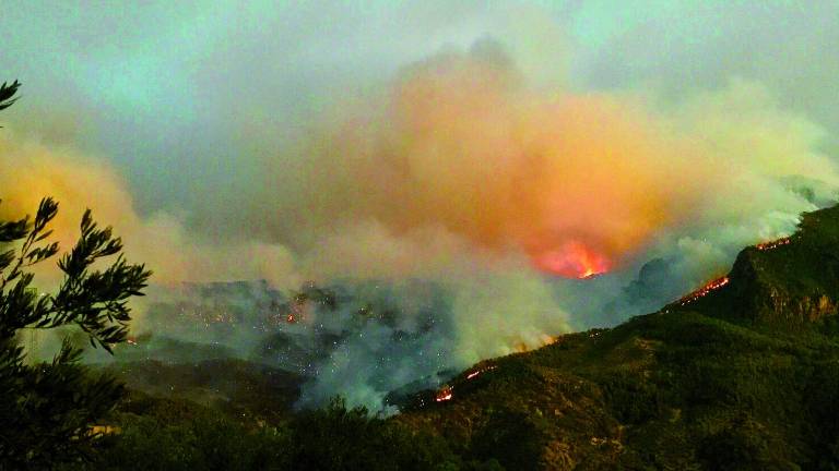 Fuego peligroso en la sierra