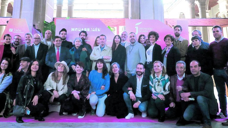 Color y creatividad en la fiesta de la moda en Jaén