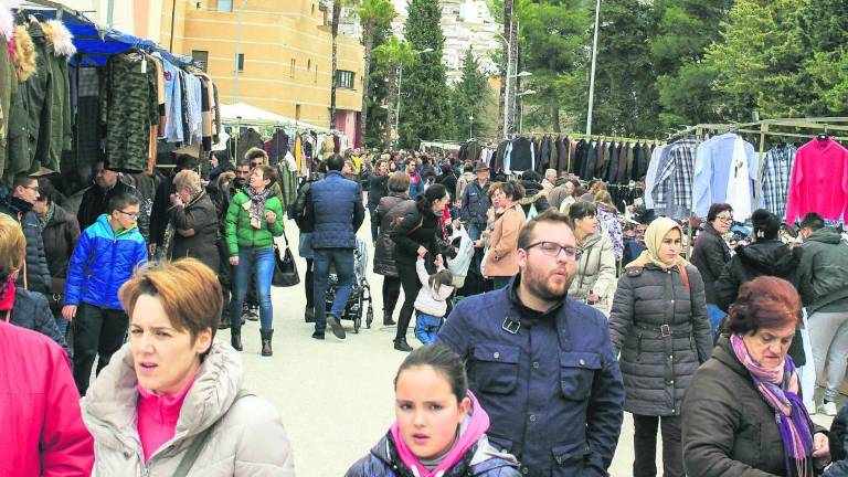 El mercadillo crece con la ciudad El mercadillo crece con la ciudad