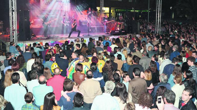 Apache “lo peta” en las fiestas del Bulevar Apache “lo peta” en las fiestas del Bulevar
