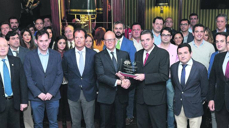 Un ingeniero con un buen camino Un ingeniero con un buen camino