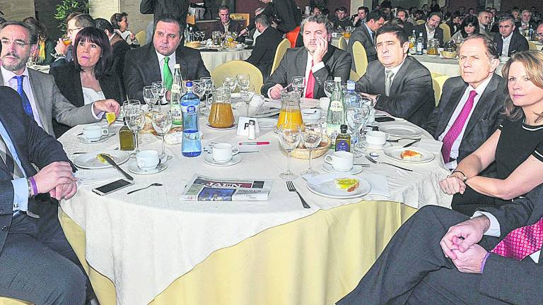 Los asistentes al acto Los asistentes al acto