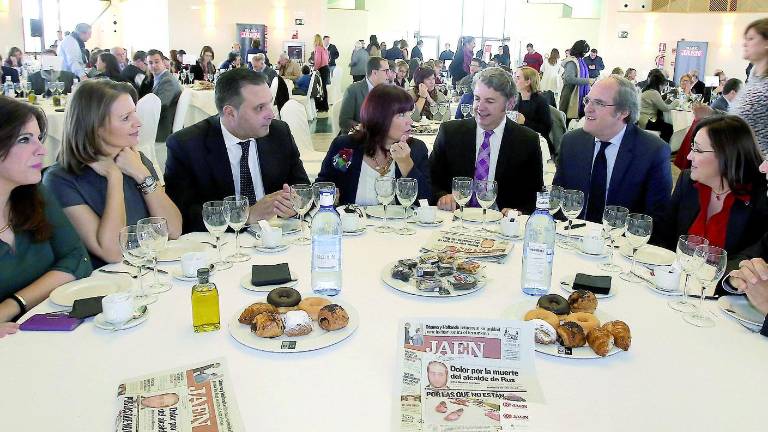 Los asistentes al acto Los asistentes al acto