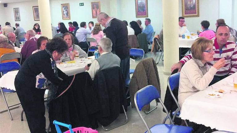 Un almuerzo humanitario Un almuerzo humanitario