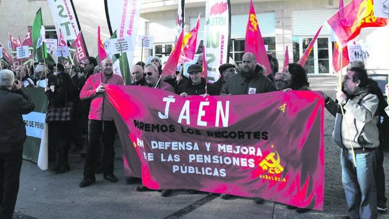 Protesta para exigir al Gobierno que mejore las pensiones Protesta para exigir al Gobierno que mejore las pensiones