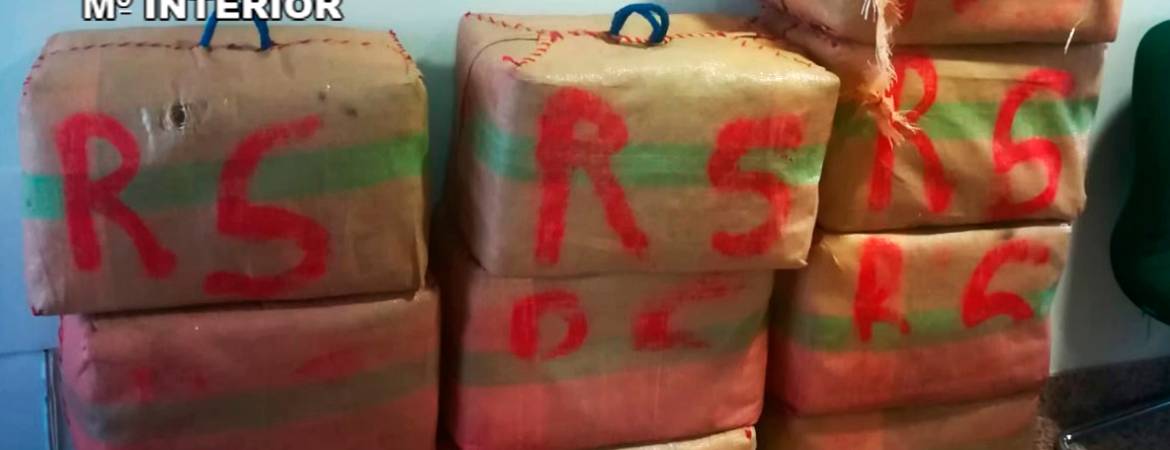 Intervenidos 350 kilos de hachís en un coche que se saltó un control Intervenidos 350 kilos de hachís en un coche que se saltó un control