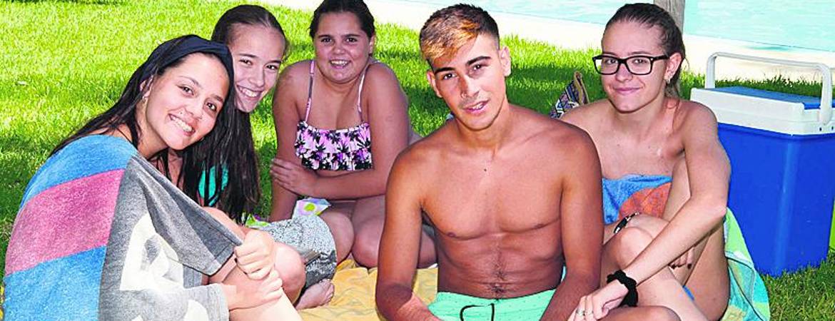 Las primeras zambullidas llegan al barrio de El Tomillo Las primeras zambullidas llegan al barrio de El Tomillo