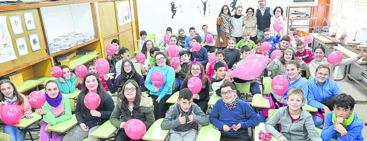 “Un periódico es un trabajo en equipo” “Un periódico es un trabajo en equipo”