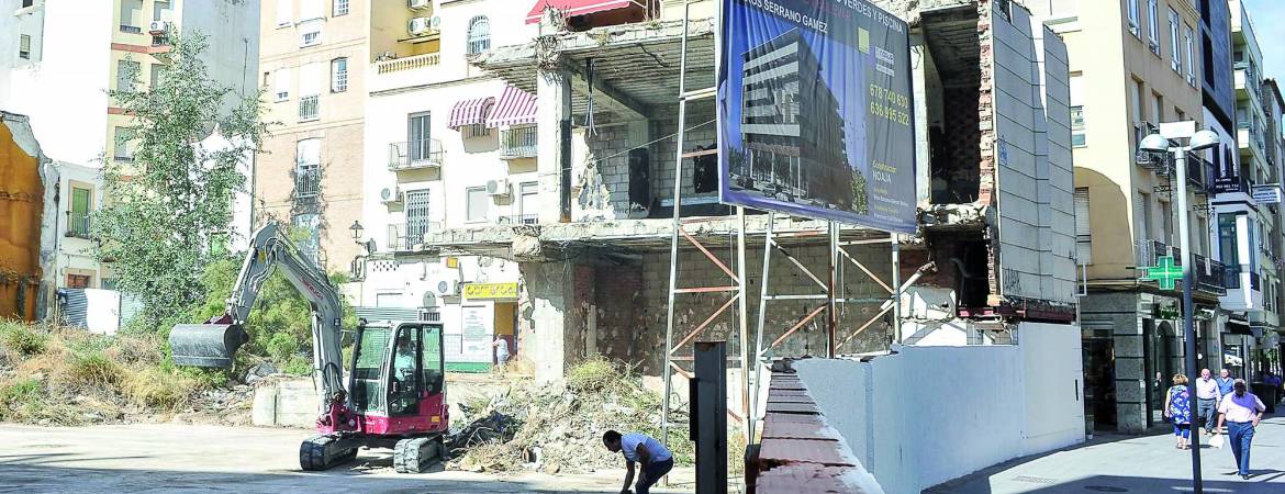 Limpieza y cata arqueológica en el solar del antiguo Simago Limpieza y cata arqueológica en el solar del antiguo Simago