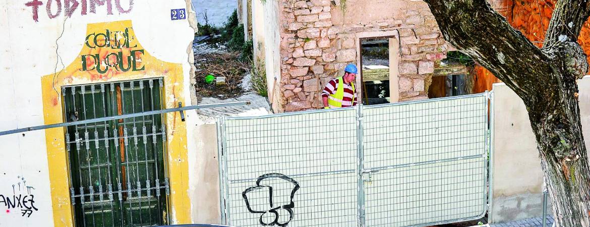Llegan los primeros obreros para restaurar el Palacio del Vizconde Llegan los primeros obreros para restaurar el Palacio del Vizconde