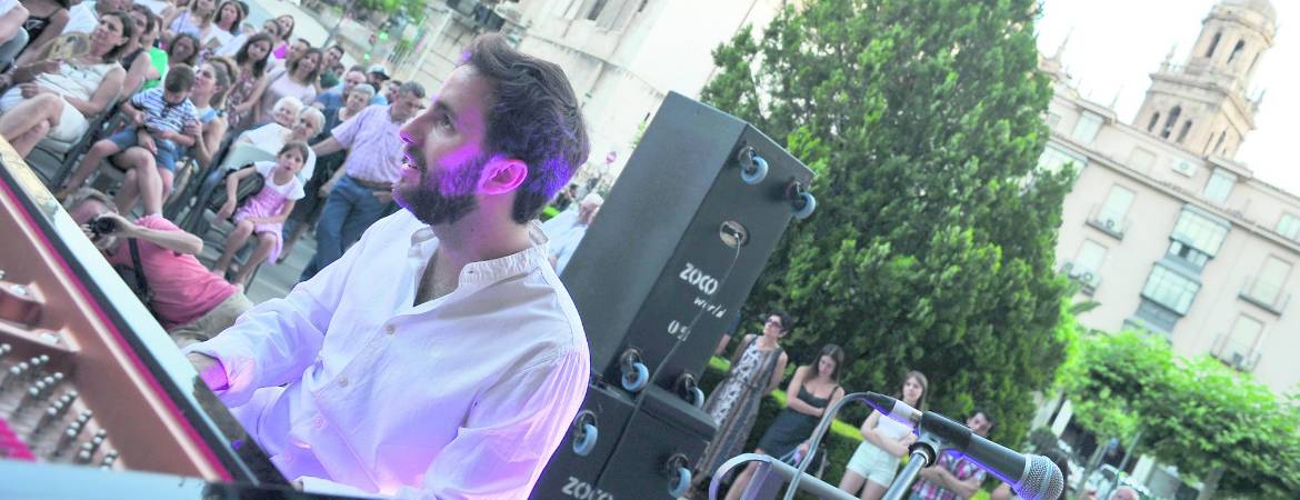 Chico Pérez comienza su gira Gruserías en la UJA Chico Pérez comienza su gira Gruserías en la UJA