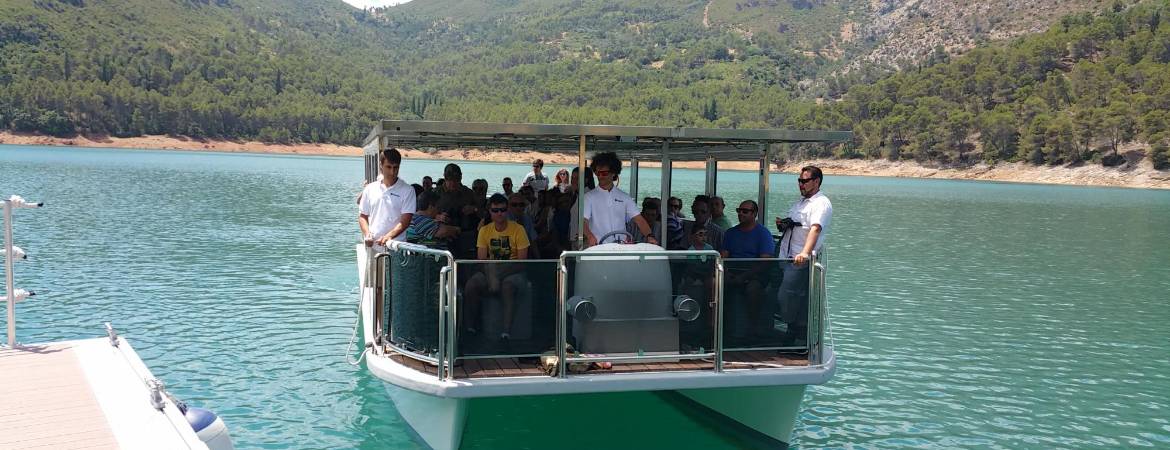 Primer viaje comercial del barco solar de El Tranco Primer viaje comercial del barco solar de El Tranco