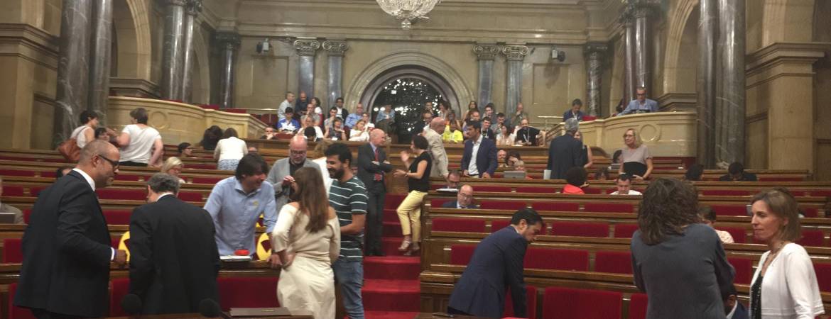 El Parlament suspende el pleno por la falta de acuerdo El Parlament suspende el pleno por la falta de acuerdo